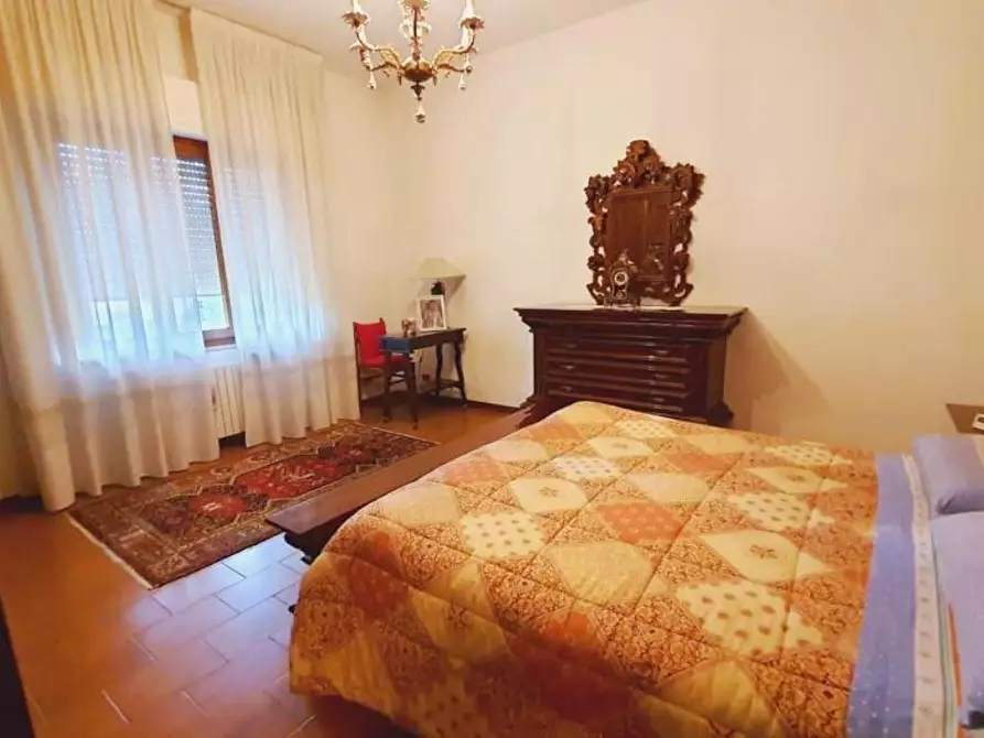 Immagine 11 di Villa in vendita  a Capannori