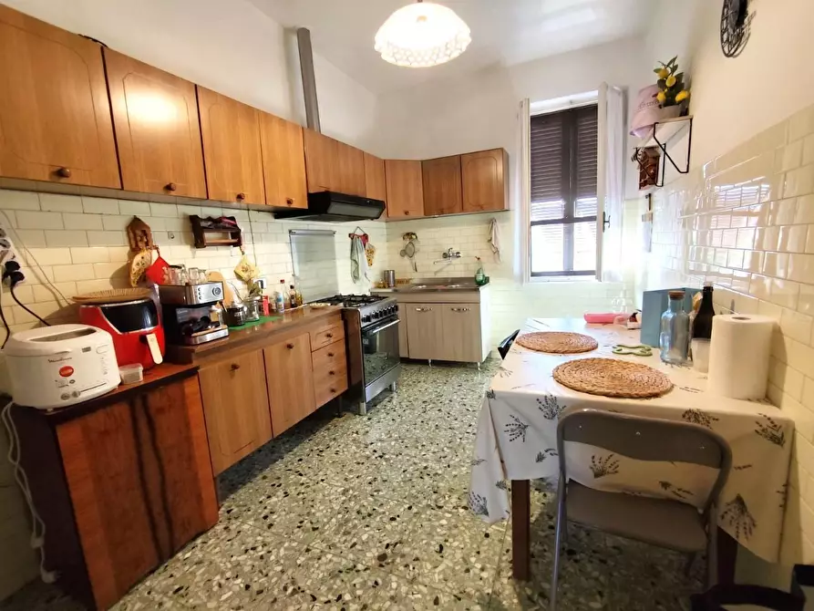 Immagine 5 di Appartamento in affitto  a Massa