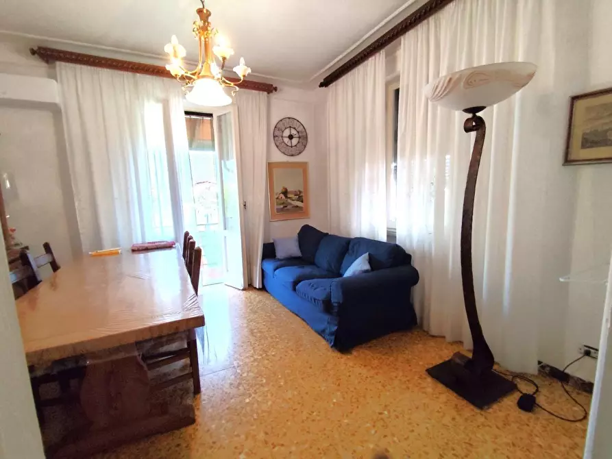 Immagine 1 di Appartamento in affitto  a Massa