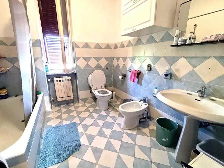 Immagine 9 di Appartamento in affitto  a Massa
