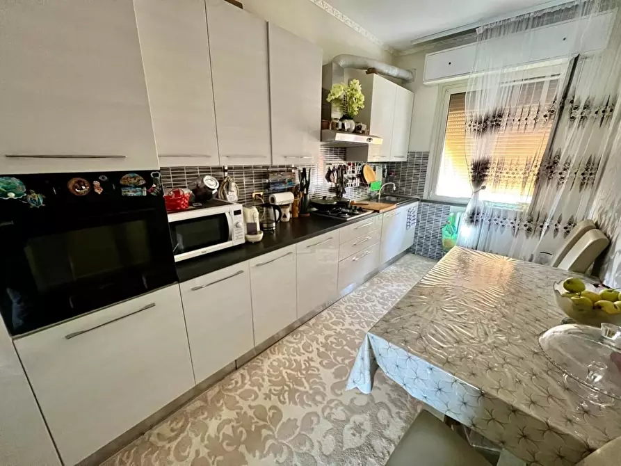 Immagine 8 di Appartamento in vendita  a Reggio Nell'emilia