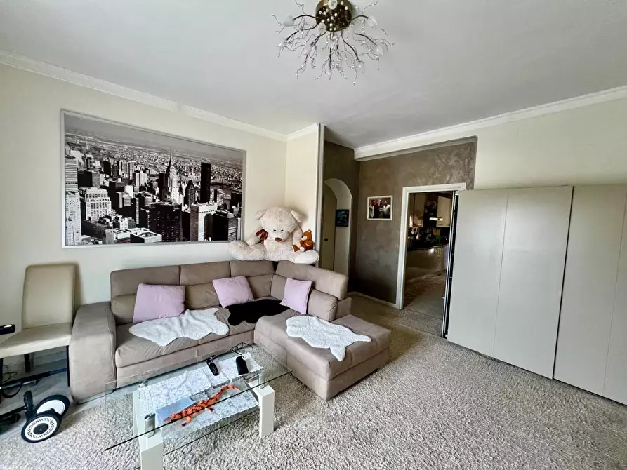 Immagine 3 di Appartamento in vendita  a Reggio Nell'emilia