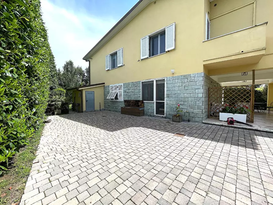 Immagine 7 di Appartamento in vendita  a Pietrasanta