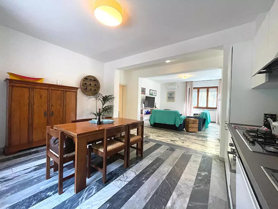 Immagine 10 di Appartamento in vendita  a Pietrasanta