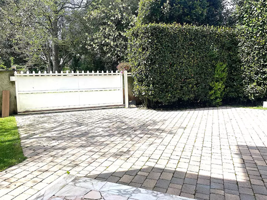 Immagine 4 di Appartamento in vendita  a Pietrasanta