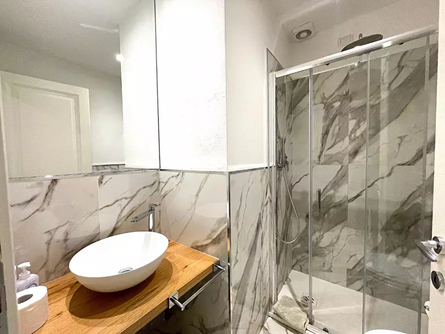 Immagine 27 di Appartamento in vendita  a Pietrasanta