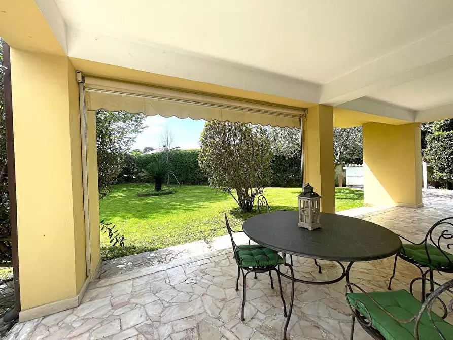 Immagine 2 di Appartamento in vendita  a Pietrasanta