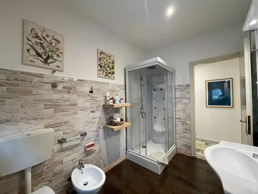 Immagine 26 di Appartamento in vendita  a Pietrasanta