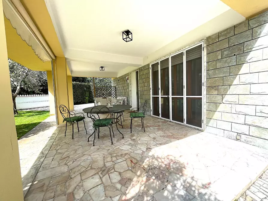 Immagine 3 di Appartamento in vendita  a Pietrasanta