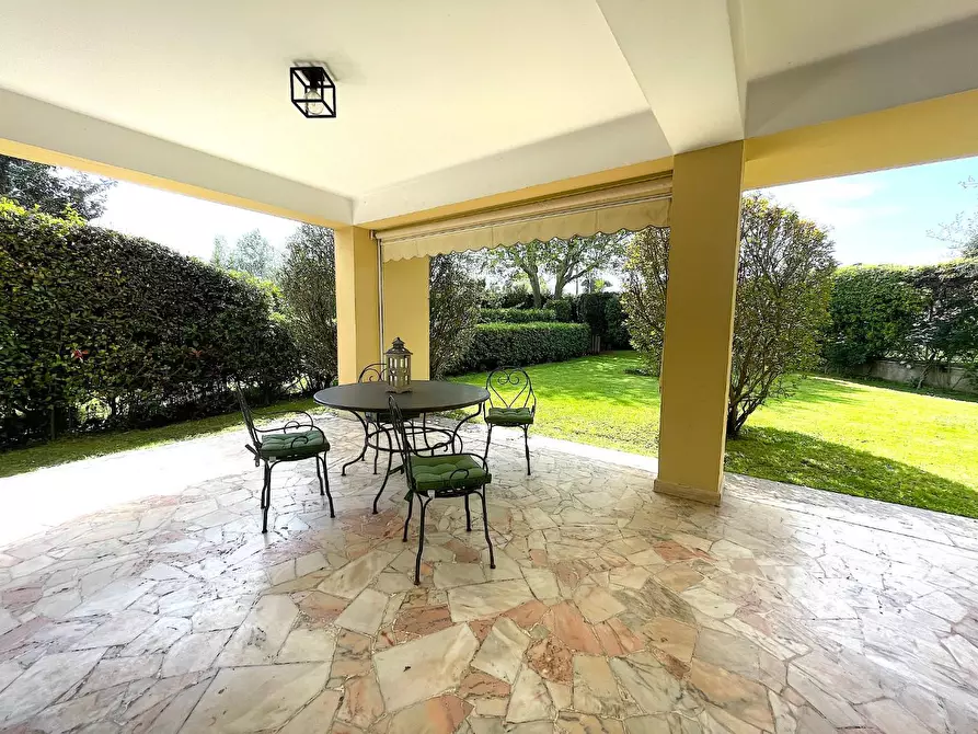 Immagine 8 di Appartamento in vendita  a Pietrasanta