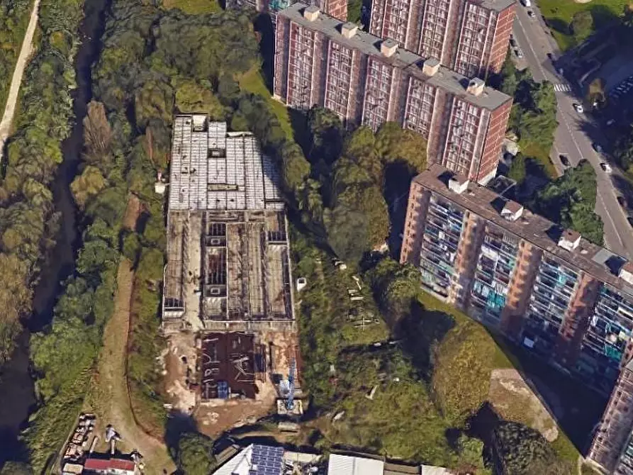 Immagine 2 di Garage in vendita  a Milano