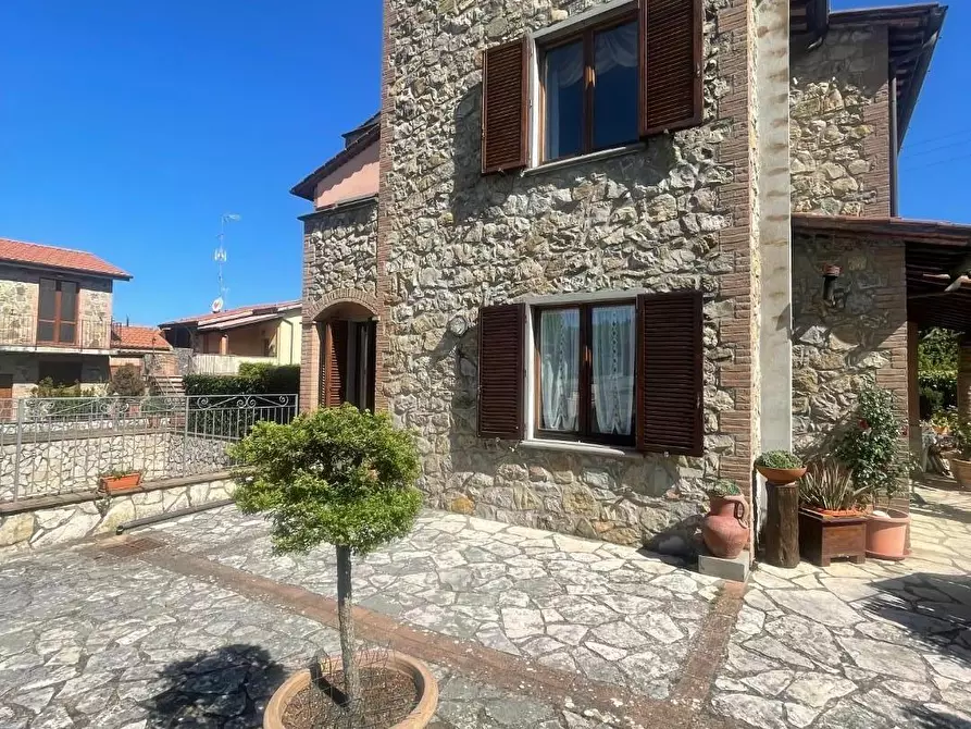 Immagine 1 di Casa bifamiliare in vendita  a Murlo