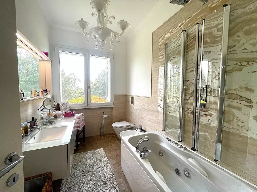 Immagine 16 di Appartamento in vendita  a Pietrasanta