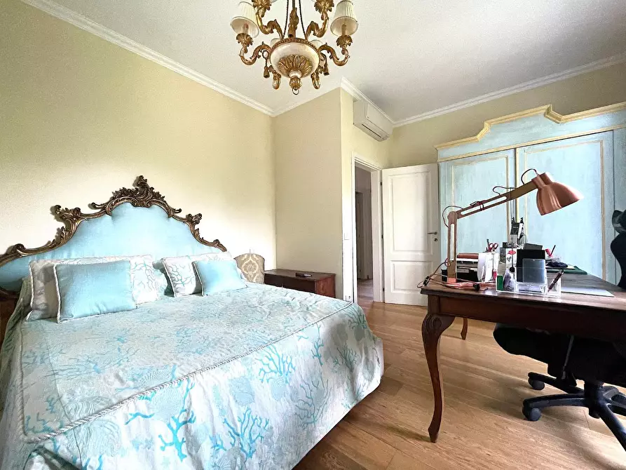 Immagine 19 di Appartamento in vendita  a Pietrasanta