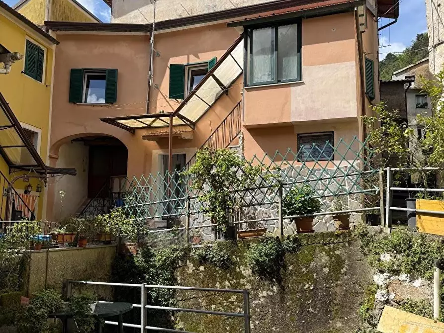 Immagine 1 di Villetta a schiera in vendita  a Massa