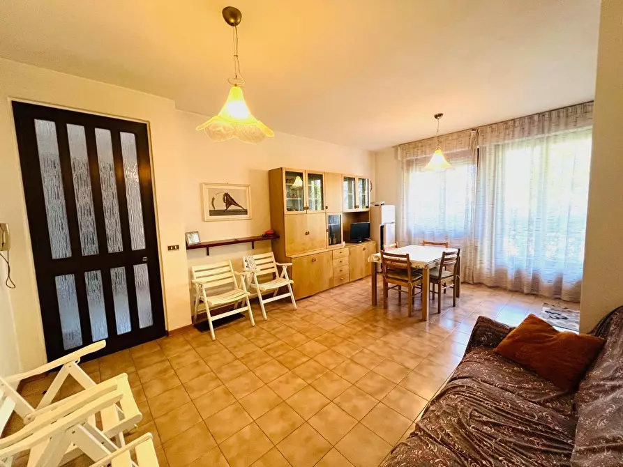 Immagine 2 di Appartamento in vendita  a Massa