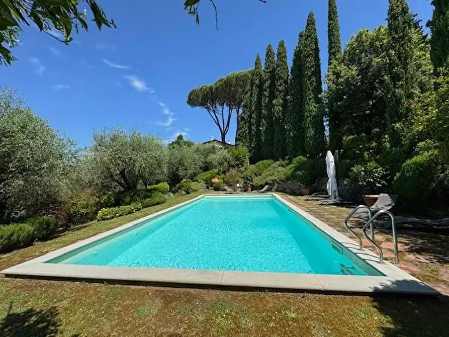 Immagine 37 di Villa in vendita  a Lucca