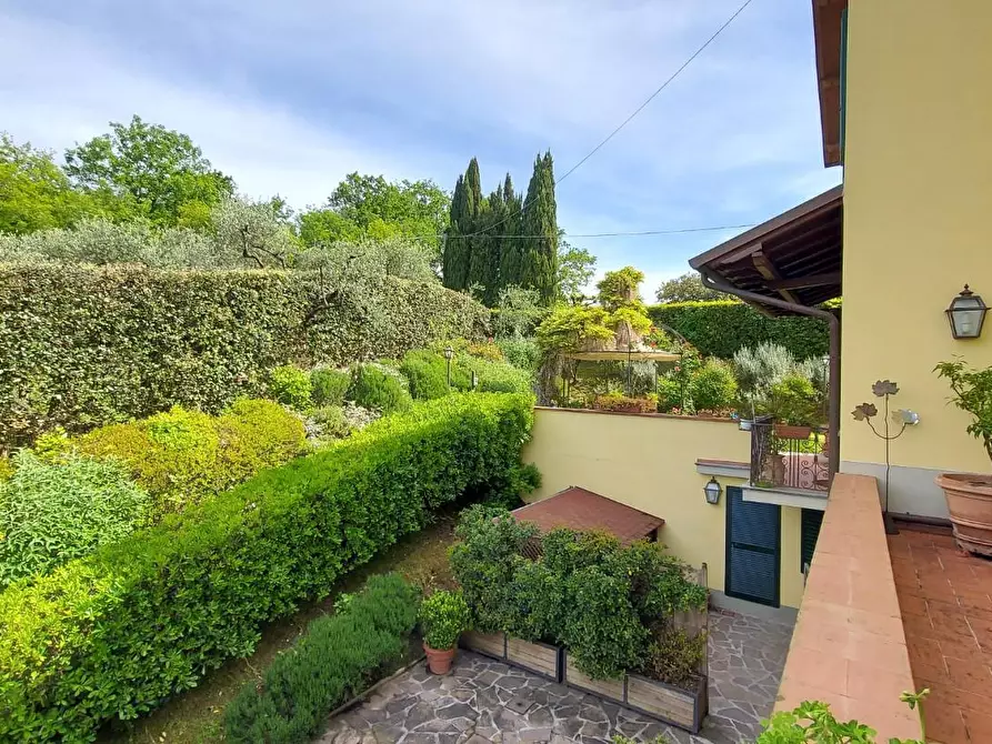 Immagine 9 di Villa in vendita  a Lucca