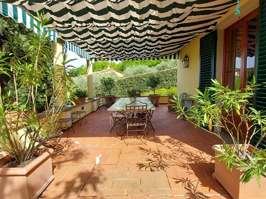 Immagine 15 di Villa in vendita  a Lucca