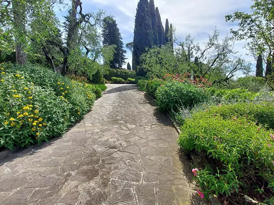 Immagine 12 di Villa in vendita  a Lucca