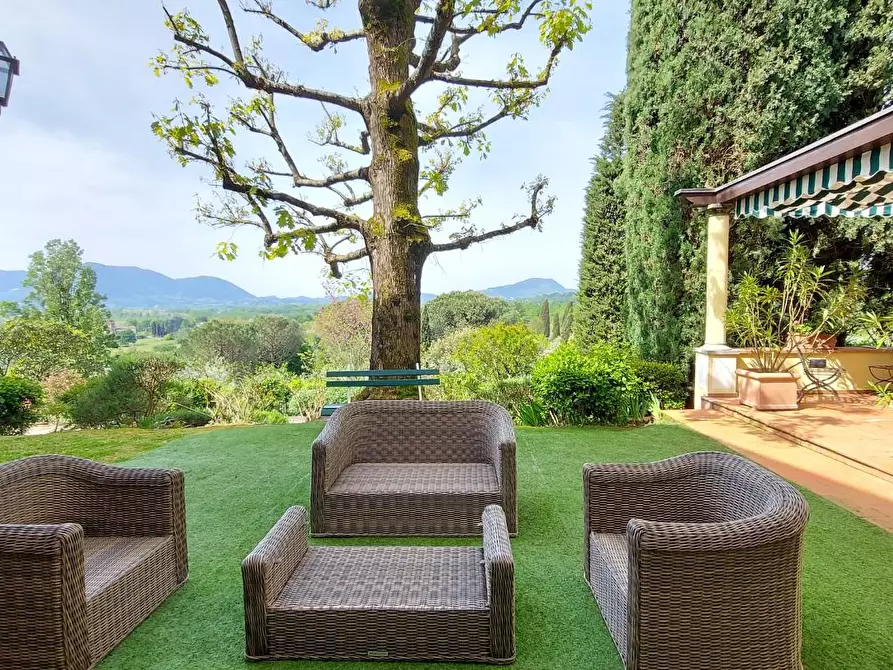 Immagine 16 di Villa in vendita  a Lucca