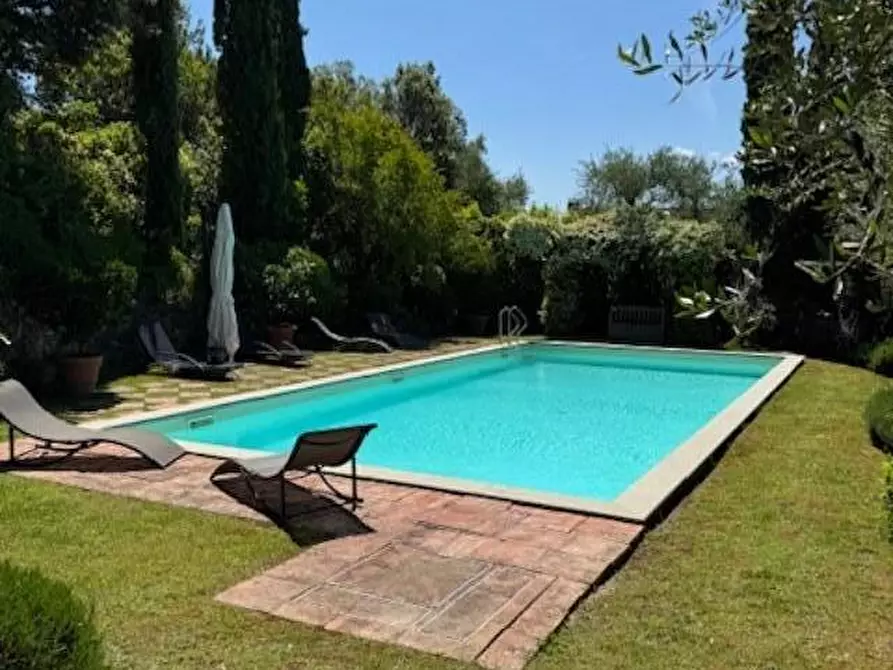 Immagine 38 di Villa in vendita  a Lucca