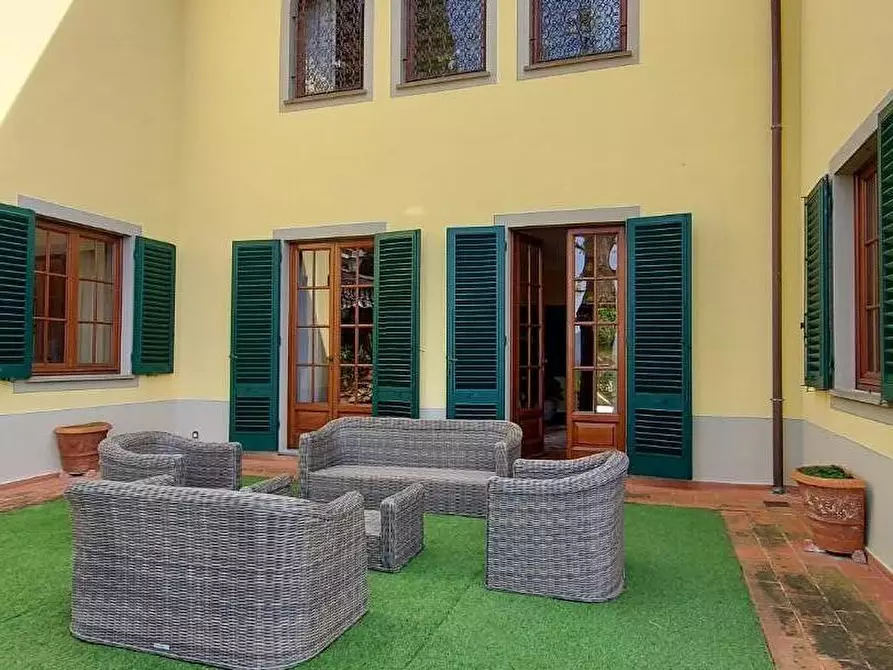 Immagine 7 di Villa in vendita  a Lucca