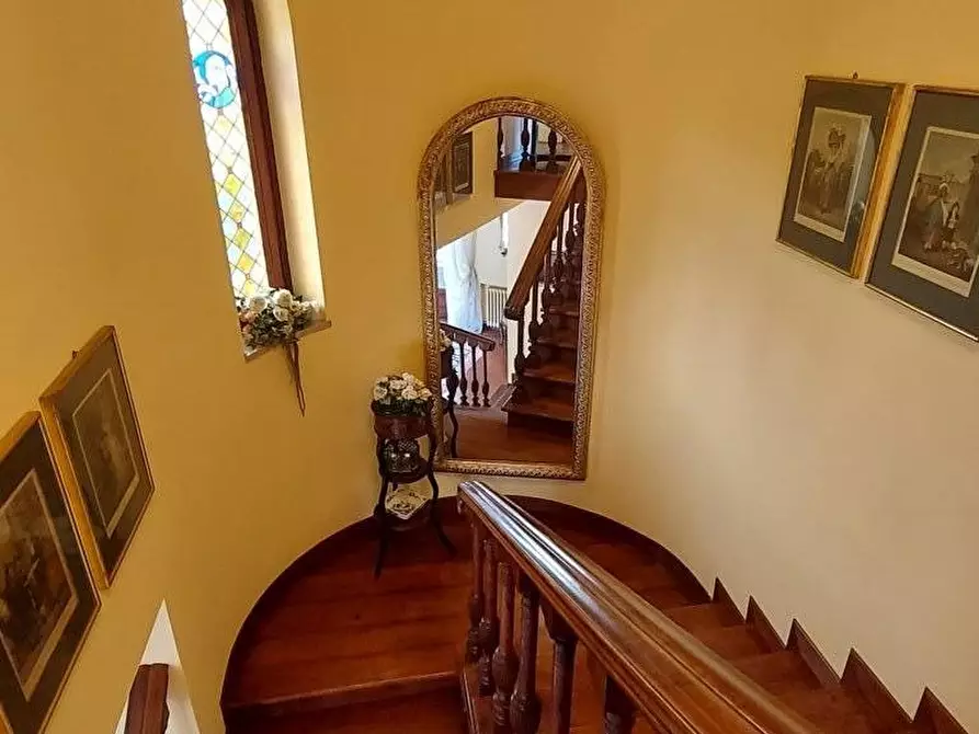 Immagine 34 di Villa in vendita  a Lucca