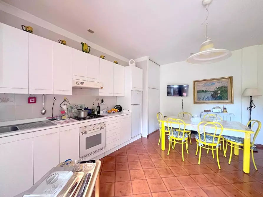 Immagine 11 di Appartamento in vendita  a Massa