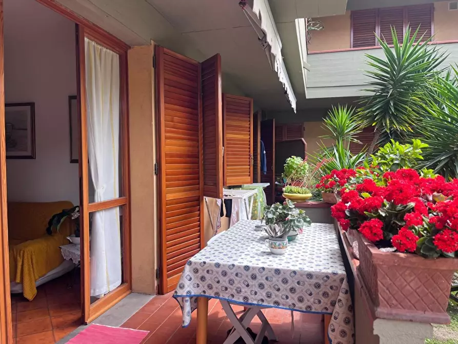 Immagine 1 di Appartamento in vendita  a Massa