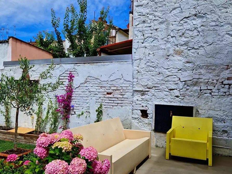 Immagine 9 di Villa in vendita  a Viareggio