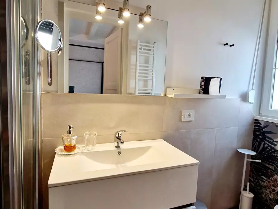 Immagine 23 di Villa in vendita  a Viareggio