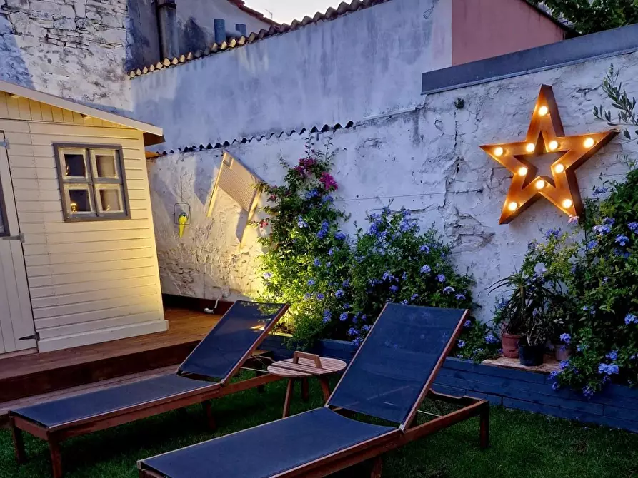 Immagine 5 di Villa in vendita  a Viareggio