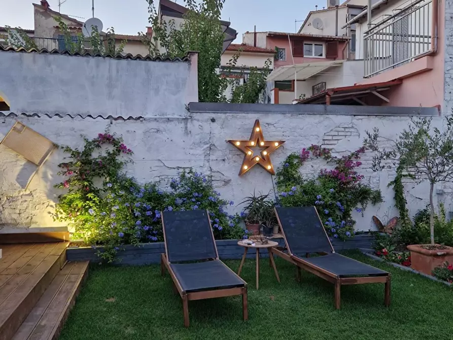 Immagine 8 di Villa in vendita  a Viareggio