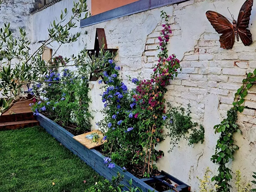 Immagine 6 di Villa in vendita  a Viareggio