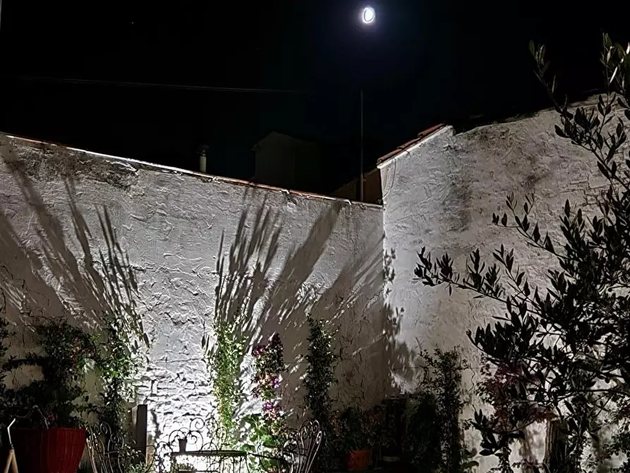 Immagine 4 di Villa in vendita  a Viareggio