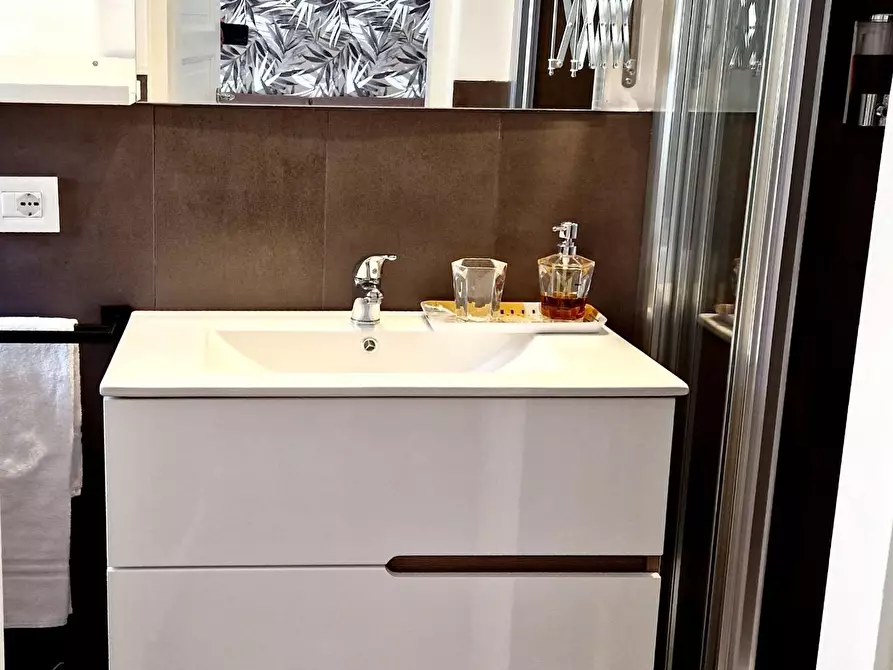 Immagine 32 di Villa in vendita  a Viareggio