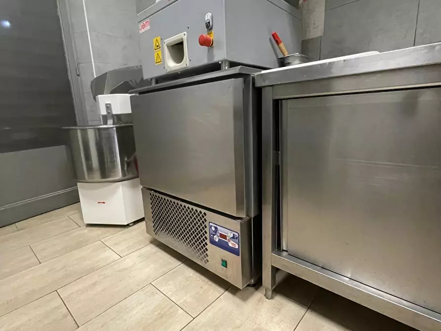 Immagine 27 di Attività commerciale in vendita  a Torino