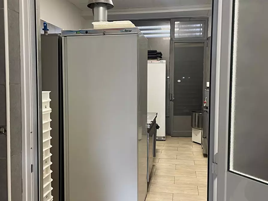 Immagine 11 di Attività commerciale in vendita  a Torino