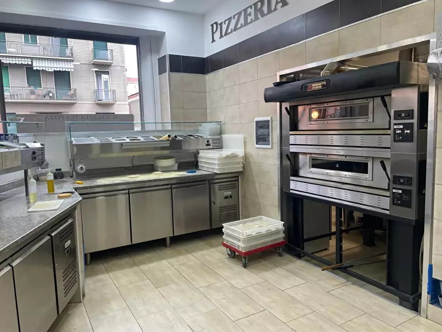 Immagine 1 di Attività commerciale in vendita  a Torino