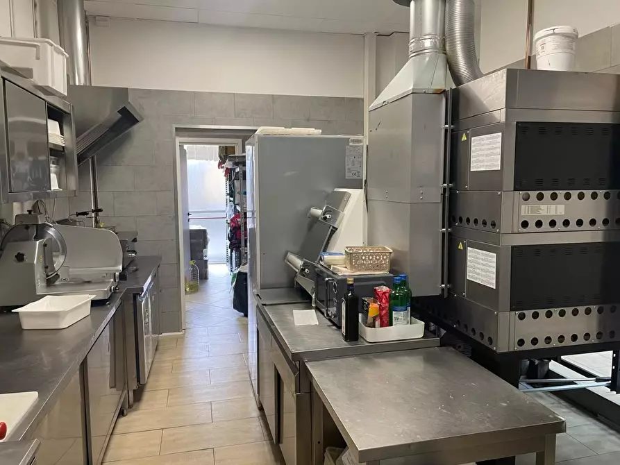 Immagine 9 di Attività commerciale in vendita  a Torino