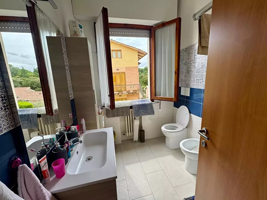 Immagine 12 di Appartamento in vendita  a Siena