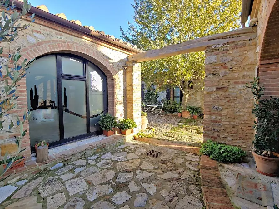 Immagine 19 di Casa colonica in vendita  a Rapolano Terme