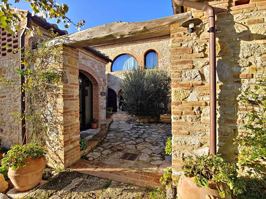Immagine 25 di Casa colonica in vendita  a Rapolano Terme