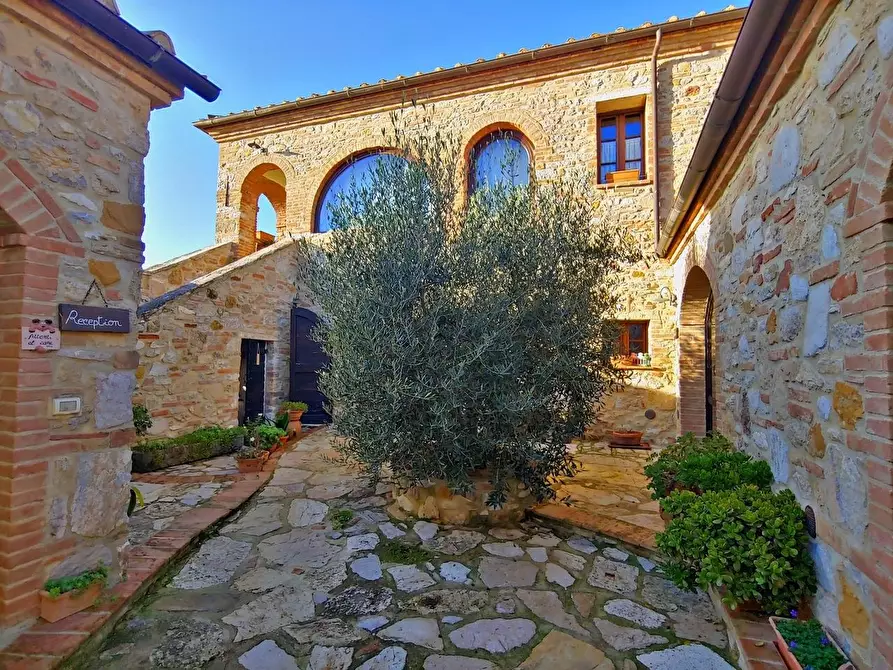 Immagine 26 di Casa colonica in vendita  a Rapolano Terme