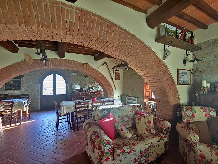Immagine 35 di Casa colonica in vendita  a Rapolano Terme