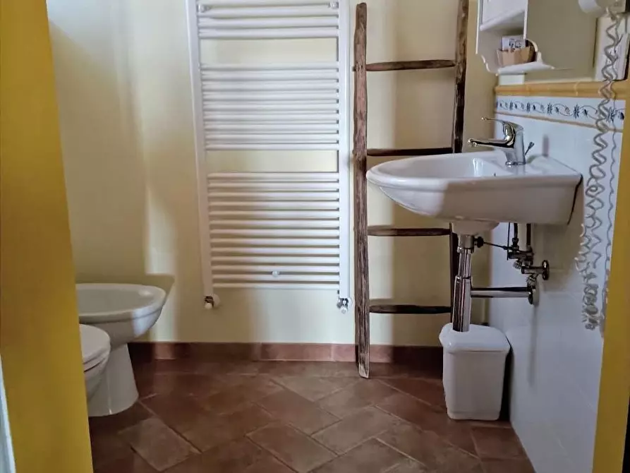 Immagine 55 di Casa colonica in vendita  a Rapolano Terme