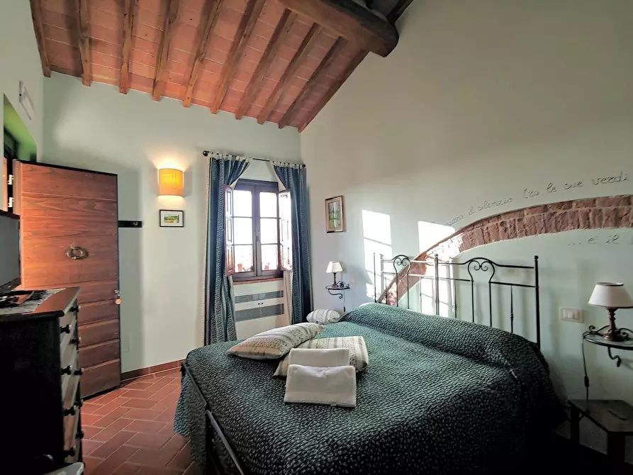 Immagine 13 di Casa colonica in vendita  a Rapolano Terme