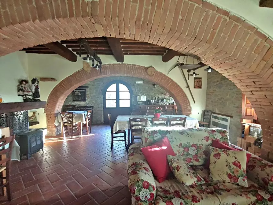 Immagine 36 di Casa colonica in vendita  a Rapolano Terme