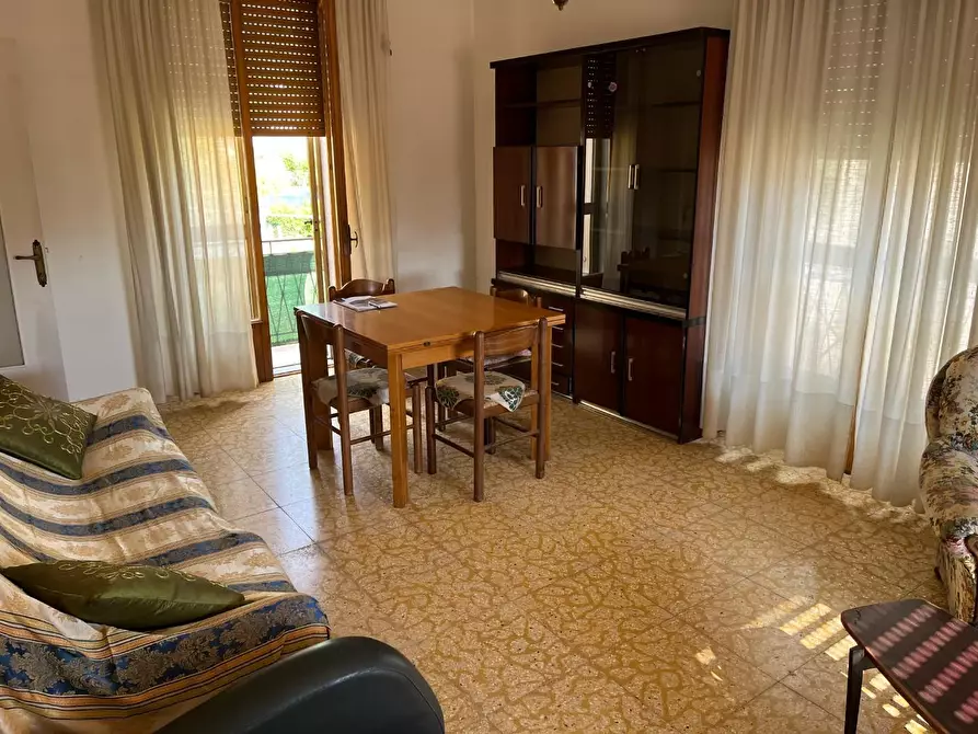 Immagine 1 di Appartamento in vendita  a Massa